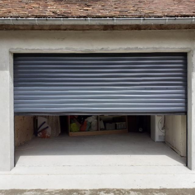 Porte de garage à enroulement en aluminium à MORVILLIERS, Eure-et-Loir (28340)